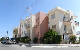 Athena And The Owl Beachside Apt